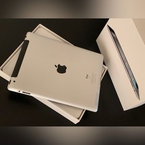 2 Apple iPads, 1 Apple TV and 1 kindle